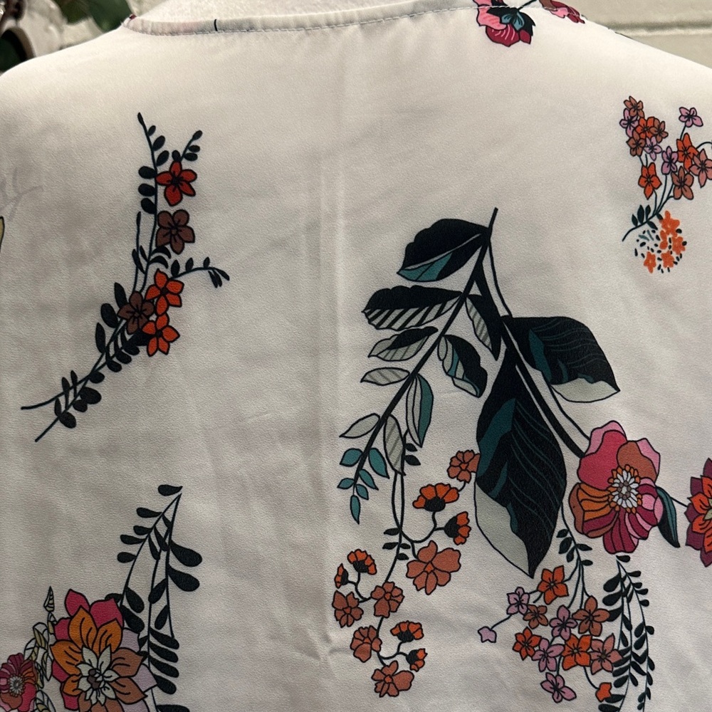 Source Unknown White Floral Tie-Front Blouse with Green and Pink Accents - Picture 7 of 11